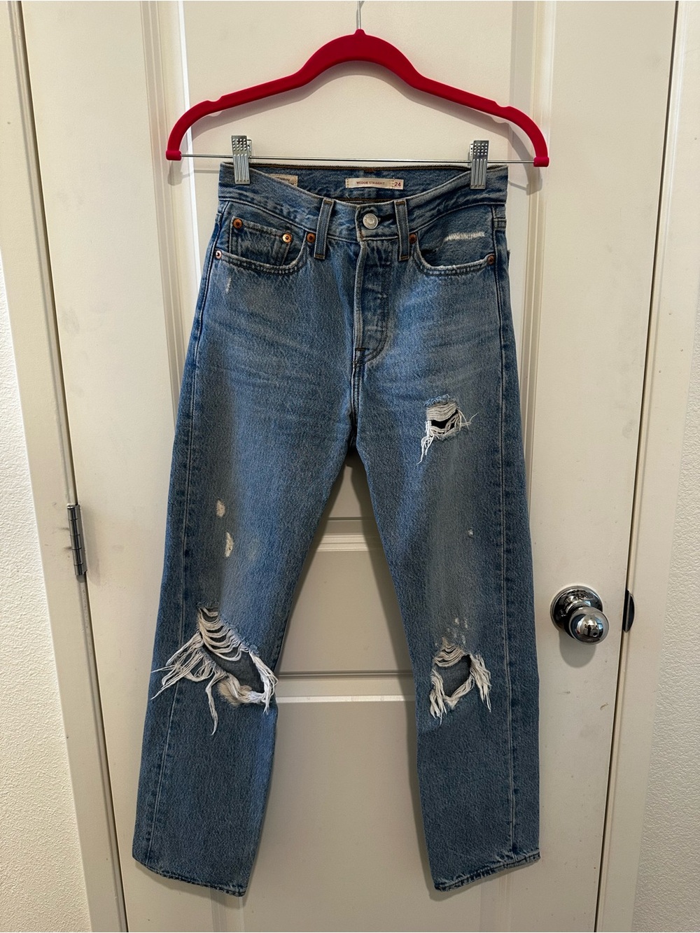 Levi’s Wedgie straight Women’s Distressed Blue High-Rise Jeans